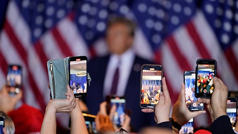 Donald Trump reportedly has a draft proposal to block state AI ...