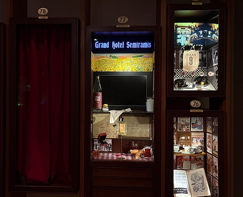 An installation representing a hotel room where the protagonists spend time in the last chapters of the novel.