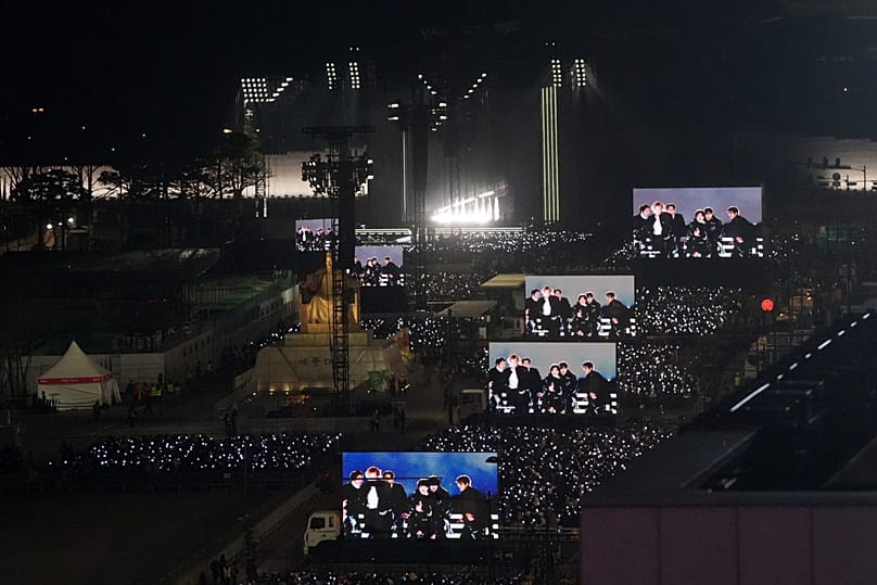 Huge crowds in Seoul: almost 226,000 fans gathered in the South Korean capital