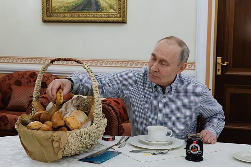 FILE - Russian President Vladimir Putin tries pastries from the Mashenka bakery in Moscow, 20 December 2025