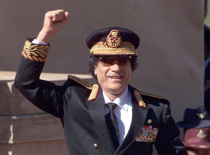 Libyan leader Muammar Gaddafi arrives for the inauguration ceremony of South African President Thabo Mbeki in Pretoria, 16 June, 1999