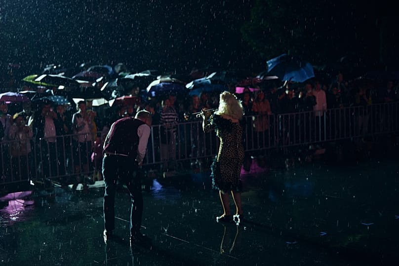 Gunhild Carling performing in the rain