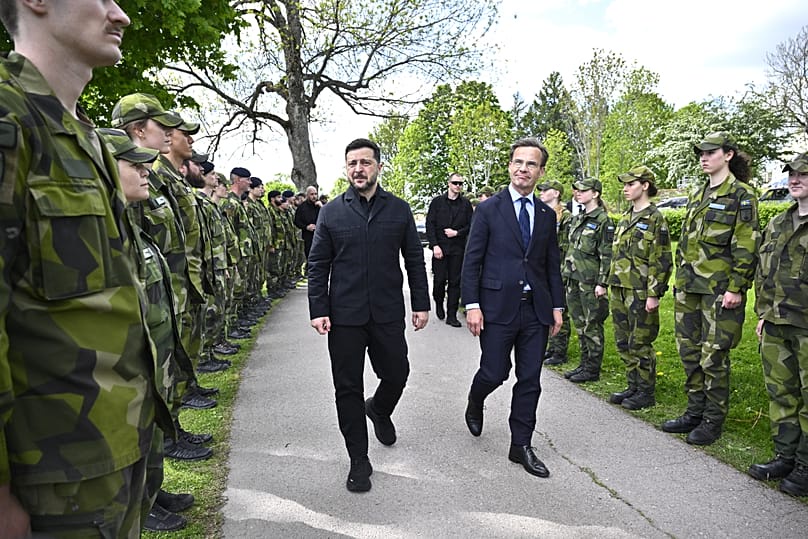 Sweden's Prime Minister Ulf Kristersson receives Ukraine's President Volodymyr Zelenskyy at the F16 air flotilla in Uppsala, 28 May, 2026