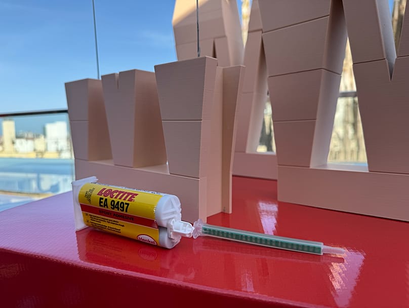 Image of the adhesive used in the construction of the Tower of Jesus in the Sagrada Familia.