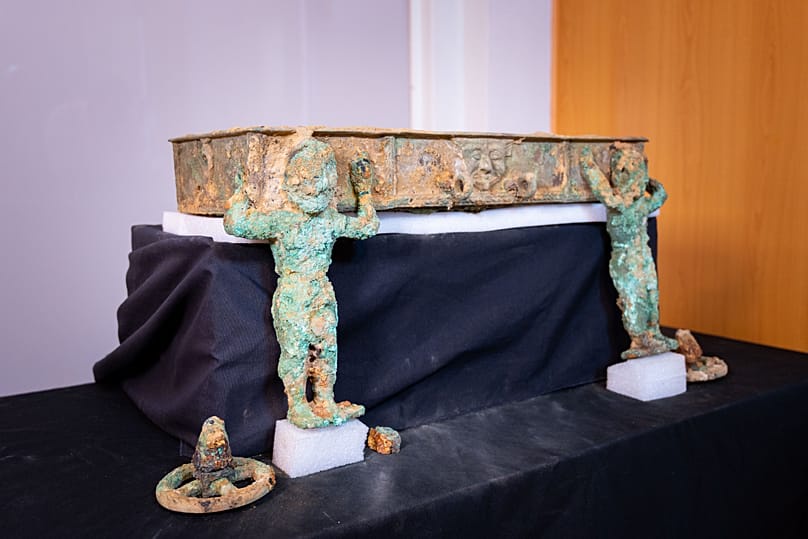 Bronze chariot from Casa del Turuñuelo