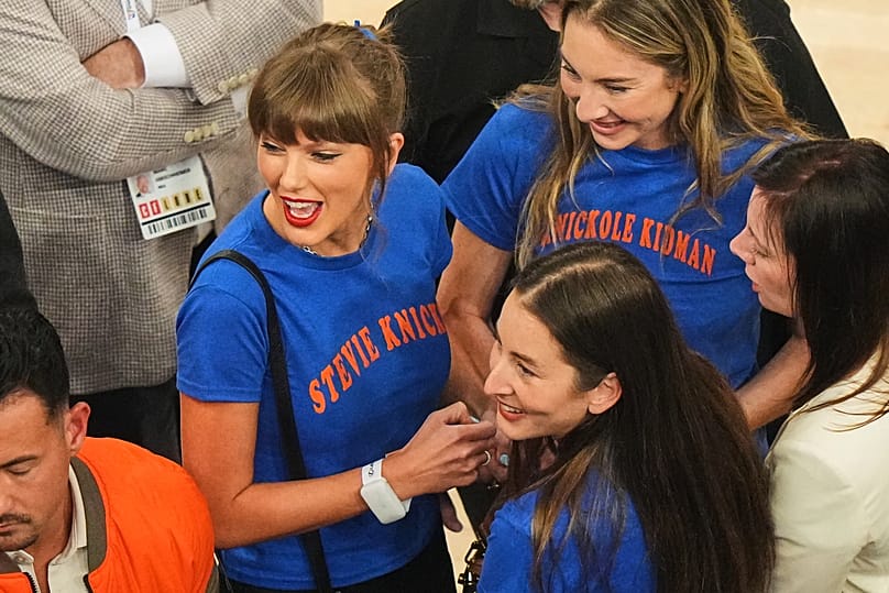 Taylor Swift and the Haim sisters