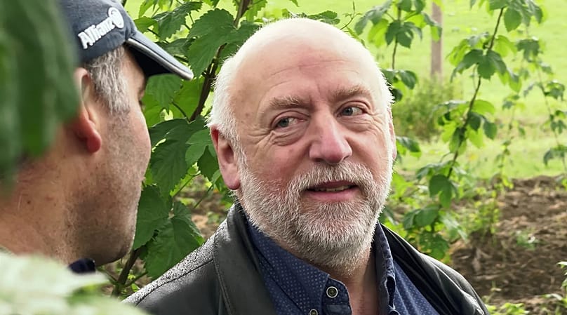 Engineer Bernhard Gruber talking to hop farmer Josef Wimmer.