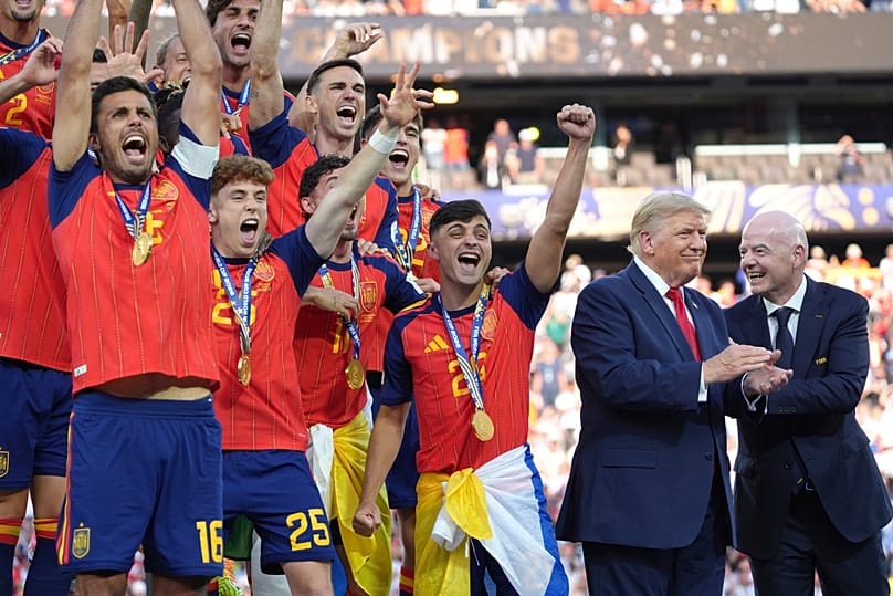 Trump and Infantino stay on the side