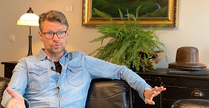Political Science university professor Magnús Árni Skjöld Magnússon is the Chairman of the pro-EU Evrópuhreyfingin Association