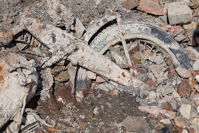 The motorbike was discovered on 2 August on the Buda side of the Hungarian parliament, next to the harbour at Batthyány Square.