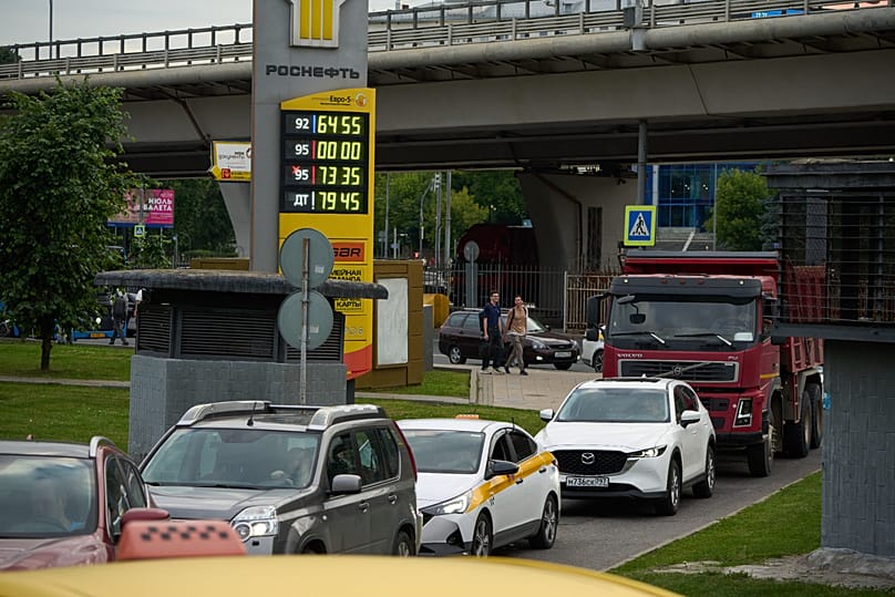 Vehicles line up at a Rosneft gas station in Moscow, 29 June, 2026