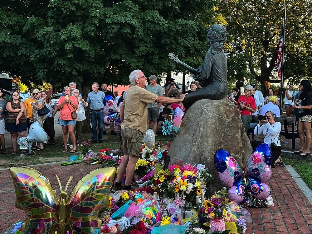 James A. Gambrell, a former chef at Dollywood, touches the Dolly Parton statue in downtown Sevierville, Tenn., on Tuesday, 25 August 2026.