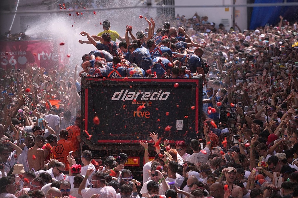 Revelers throw tomatoes at each other during the annual 