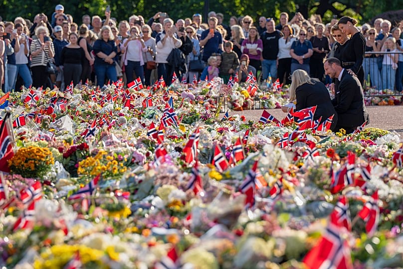 Norway's Queen Mette-Marit and King Haakon on Palace Square to greet mourners who laid flowers for the death of King Harald V, 31 August, 2026