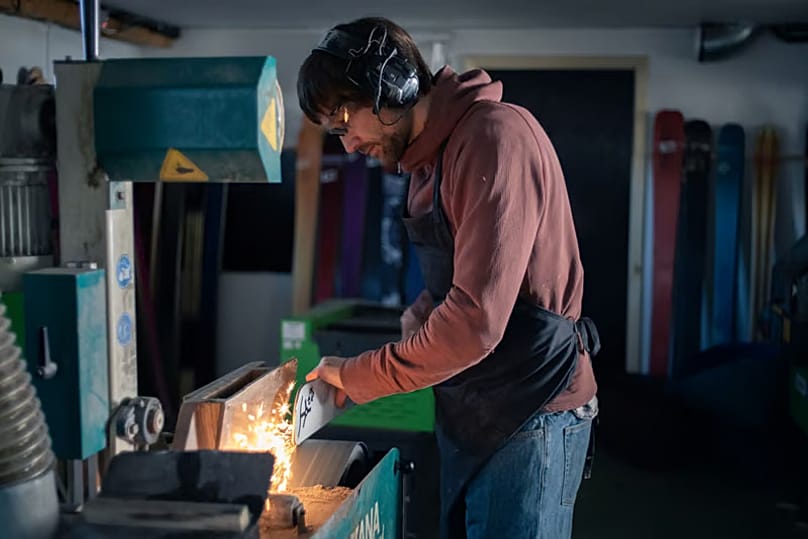 EVI Ski and Norwegian recycling company Gjenkraft collaborated with Vattenfall to use glass and carbon fibres from decommissioned wind turbine blades to manufacture skis.