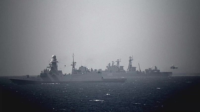  Euronews obtained exclusive photos of the Italian Carabiniere frigate, alongside the Syrian express ships