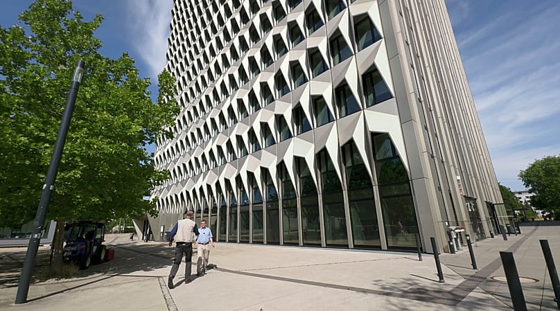 Meeting Sven Linow at the futuristic high-rise building at Darmstadt University of Applied Sciences: “No one has yet demonstrated that it works.” 