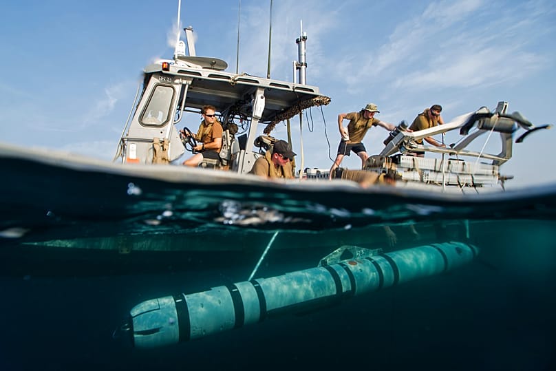 US military personnel using a REMUS 600 underwater vessel