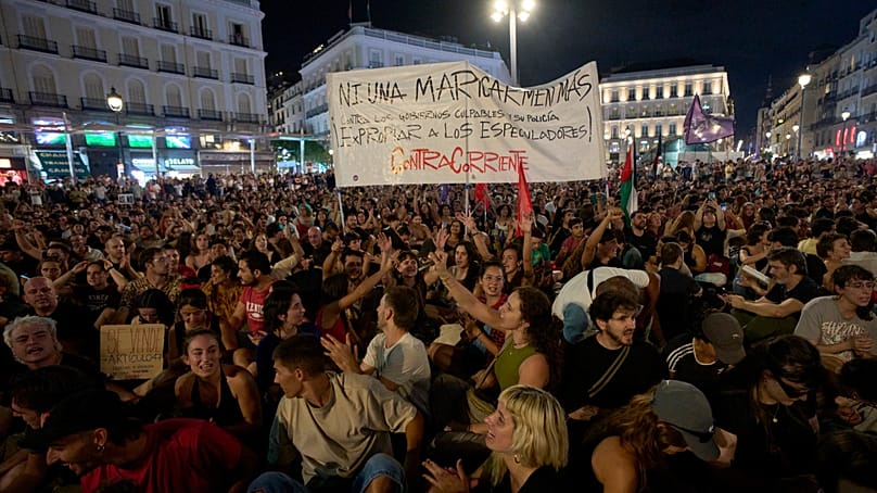 People protest after Maricarmen's eviction to demand tougher laws to protect tenants in Madrid, Spain, on 26 September 2026.
