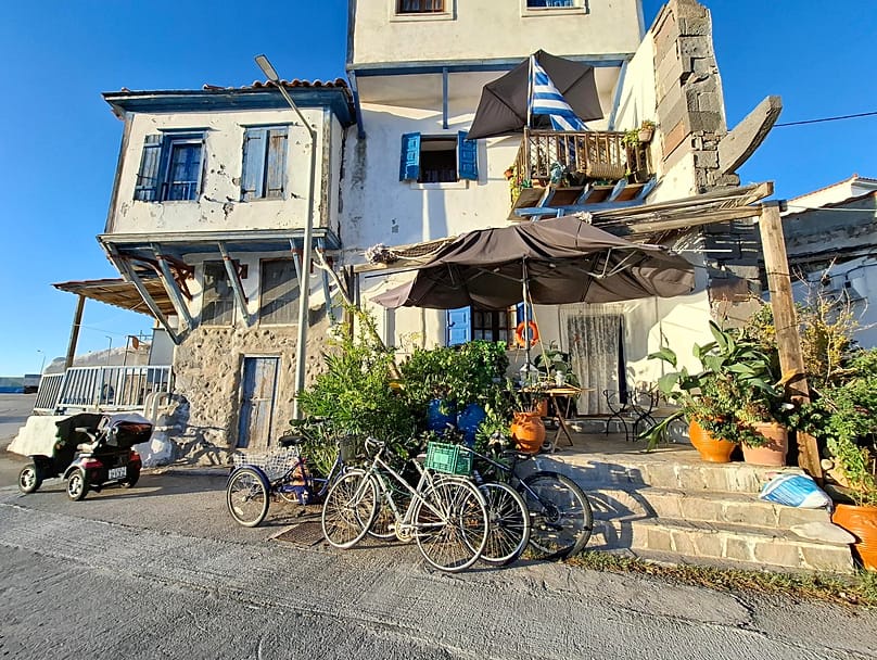 Traditional two-storey buildings that were not destroyed in the 1968 earthquake, located right near the port.
