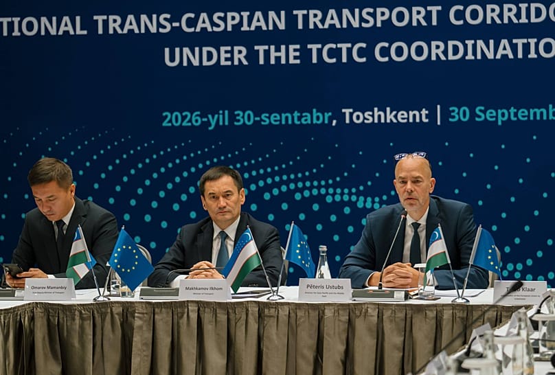 Transport Minister Ilkhom Makhkamov and Pēteris Ustubs, Director for Asia and the Pacific DG, INTPA 