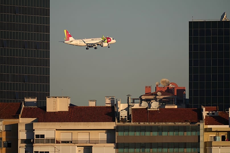 Lufthansa pays 1.2 billion for 44.9% of TAP