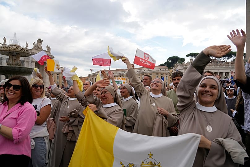 Faithful in St Peter’s Square for Pope Leo XIV after his hospital stay, 18 October 2026
