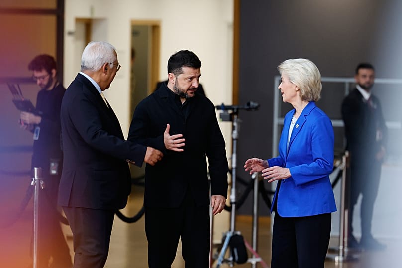 Antonio Costa, Volodymyr Zelenskyy and Ursula von der Leyen arrive for the EU summit at the European Council building in Brussels, 16 October, 2026