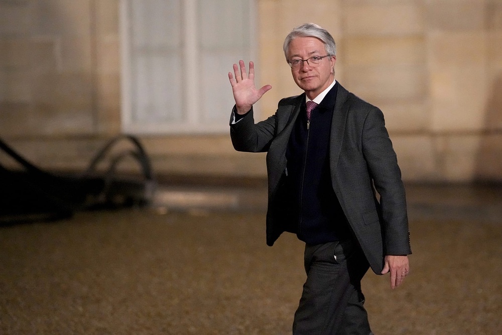 FILE. BNP Paribas CEO Jean-Laurent Bonnafe arrives for a dinner at the Élysée Palace, 10 Feb. 2025