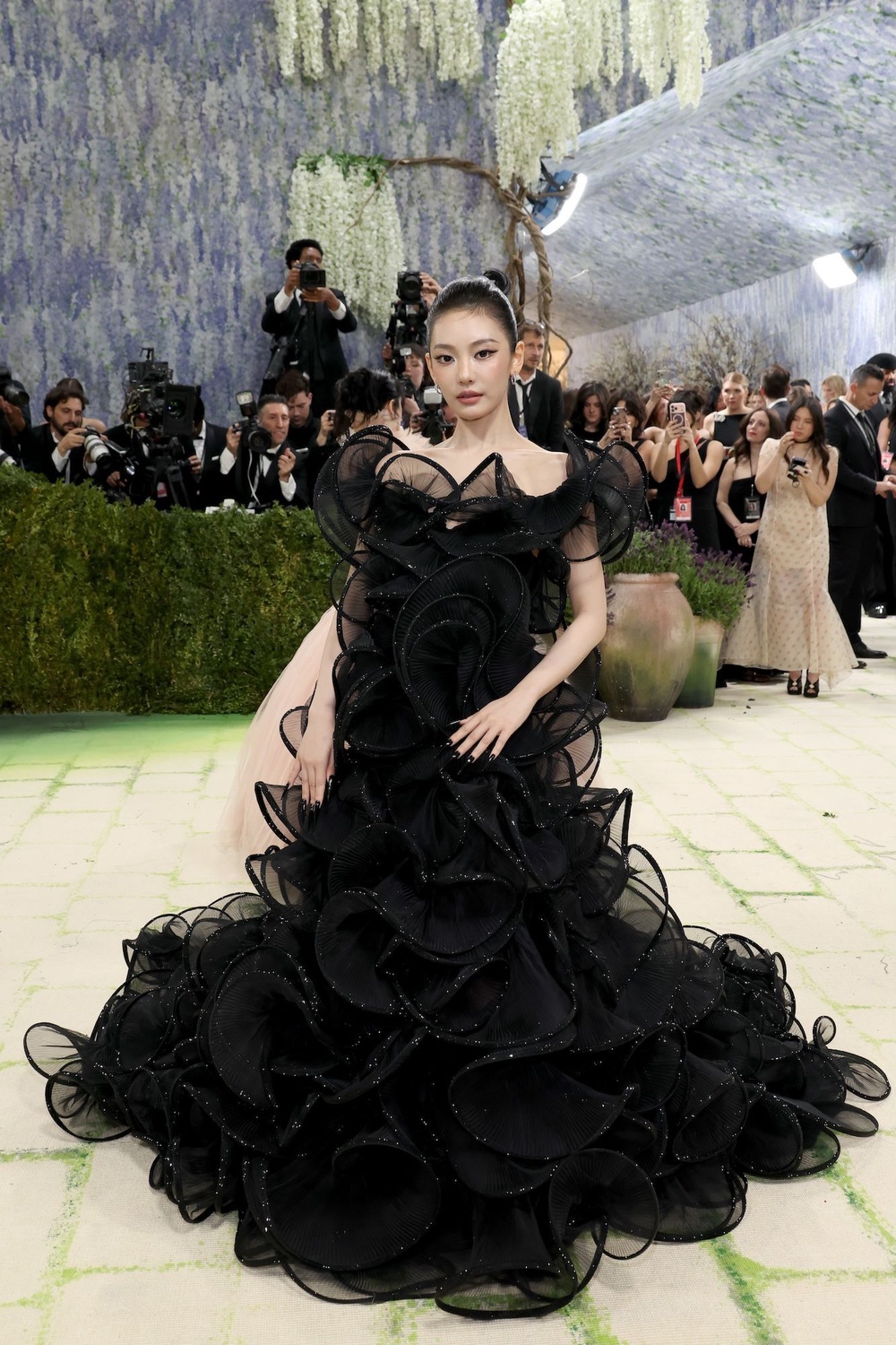 aespa ningning met gala 2026 red carpet best dressed asian celebrities gucci demna kpop stars