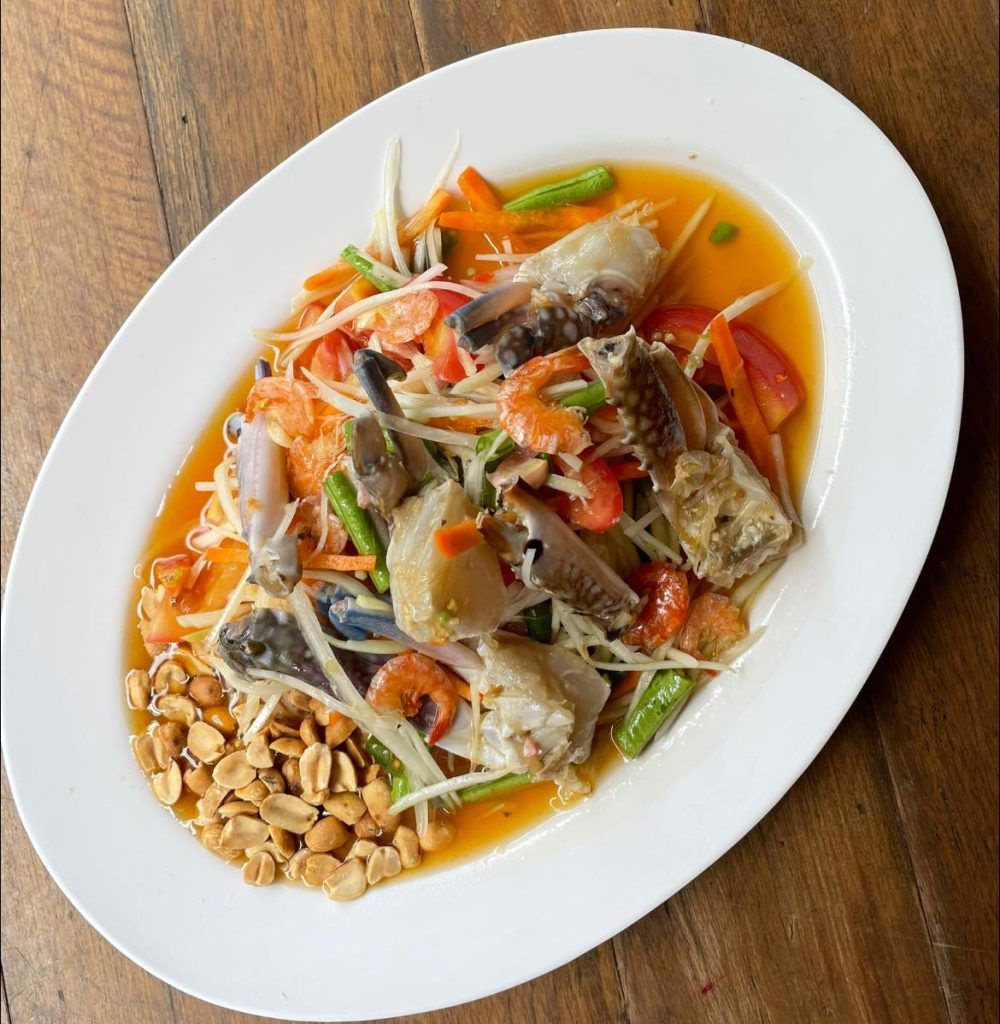 where to eat near lumpini park polo fried chicken