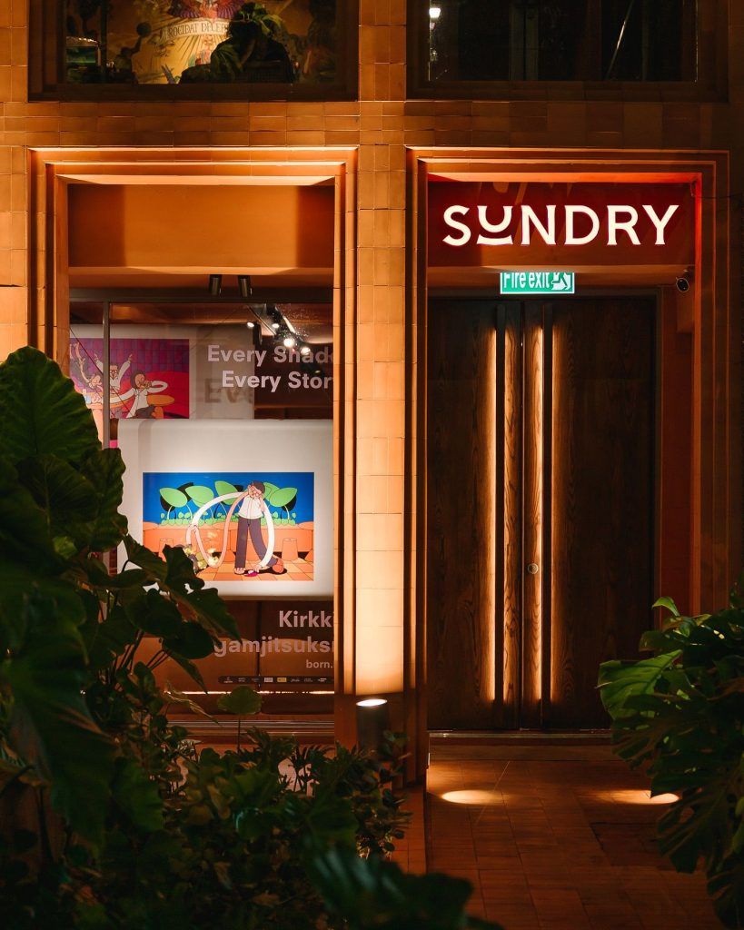 where to eat near lumpini park sundry bar