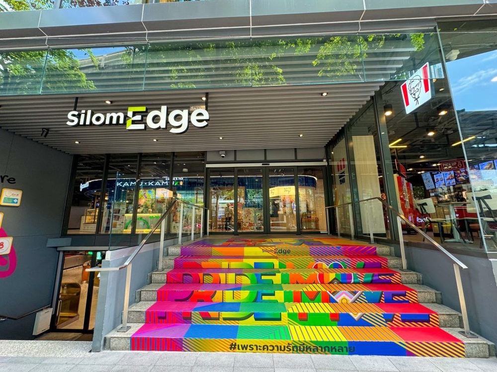 where to eat near lumpini park silom edge