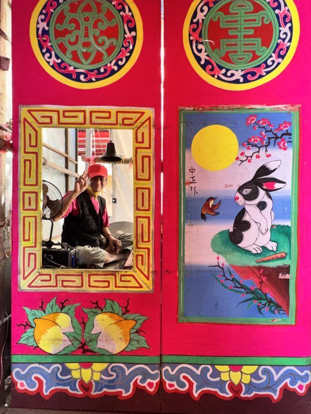 Image from: Your older sister gives you the low-down on Mahjong Palace in Bangkok