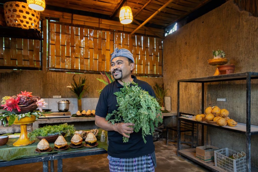 Image from: Lunch by the Poernomo brothers, tracking fireflies and more, here’s experiencing Bali with Airbnb Experiences