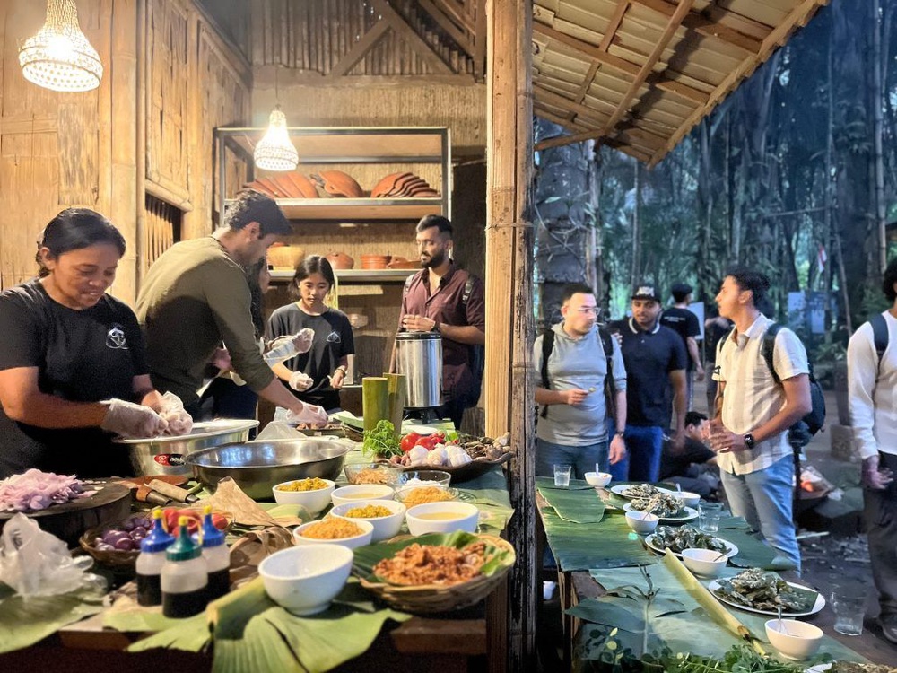 Image from: Lunch by the Poernomo brothers, tracking fireflies and more, here’s experiencing Bali with Airbnb Experiences