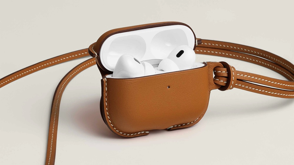 Hermès Launches High-End AirPods Pro Case and Lanyard