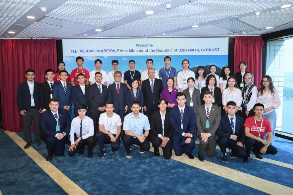 H.E. Mr. Abdulla Nigmatovich ARIPOV, Prime Minister of the Republic of Uzbekistan (seventh right, middle row); Dr. CHOI Yuk-Lin, Secretary for Education of the HKSAR Government (seventh left, middle row); Prof. Harry SHUM, Council Chairman of HKUST (sixth left, middle row); and Prof. Nancy IP, President of HKUST (sixth right, middle row), pose for a photo with students from Uzbekistan during the Prime Minister's official visit to HKUST.