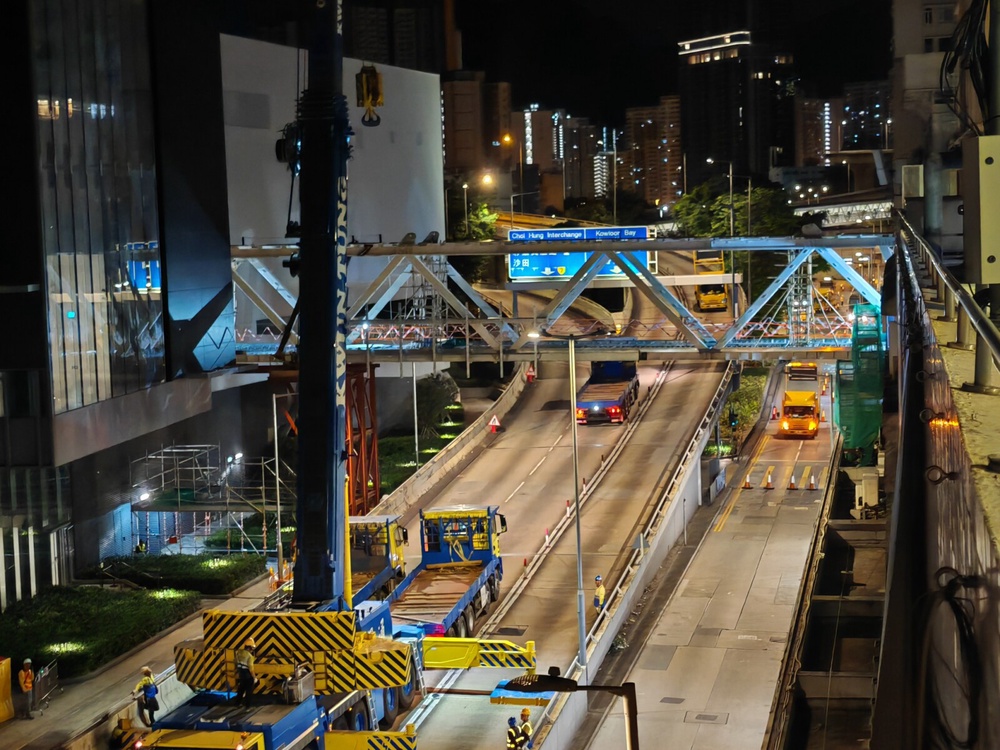 Amoy Footbridge under construction