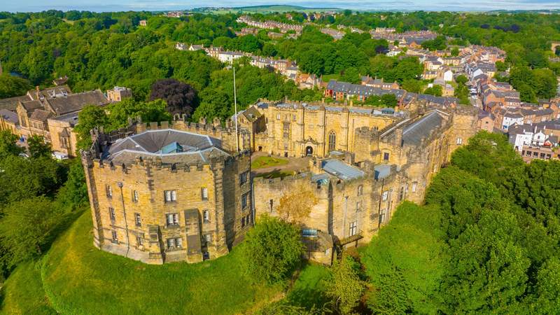 Image from: In England, these are the 10 best medieval castles to visit on your next trip (the landscapes will take your breath away!)