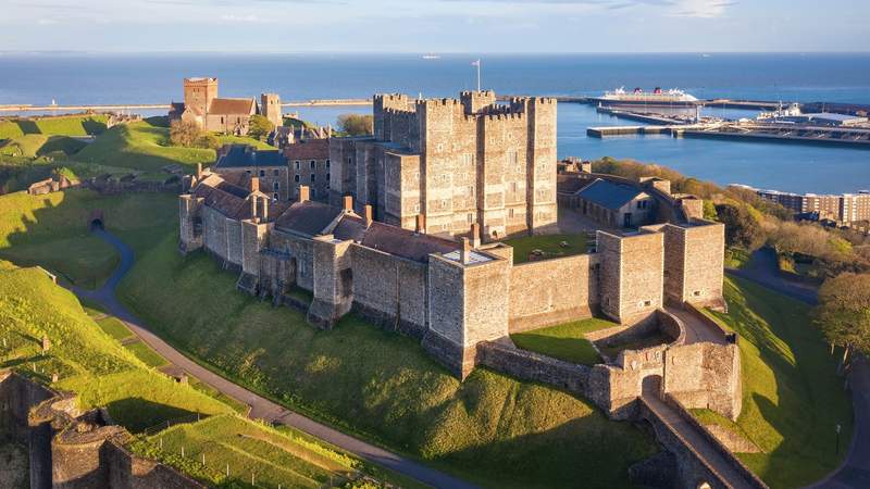 Image from: In England, these are the 10 best medieval castles to visit on your next trip (the landscapes will take your breath away!)