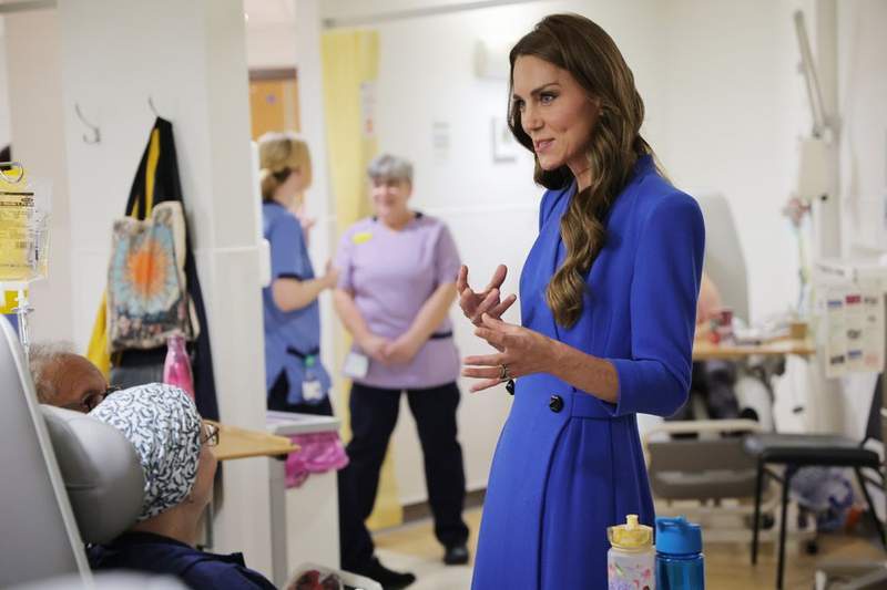 Image from: Princess of Wales applauds as cancer patient rings bell in emotional moment