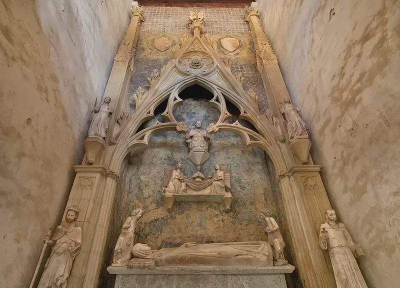 Image from: Archaeologists Found Queen Elisenda’s Remains, Then Discovered 25 Medieval Skeletons With Strange Signs of Violence