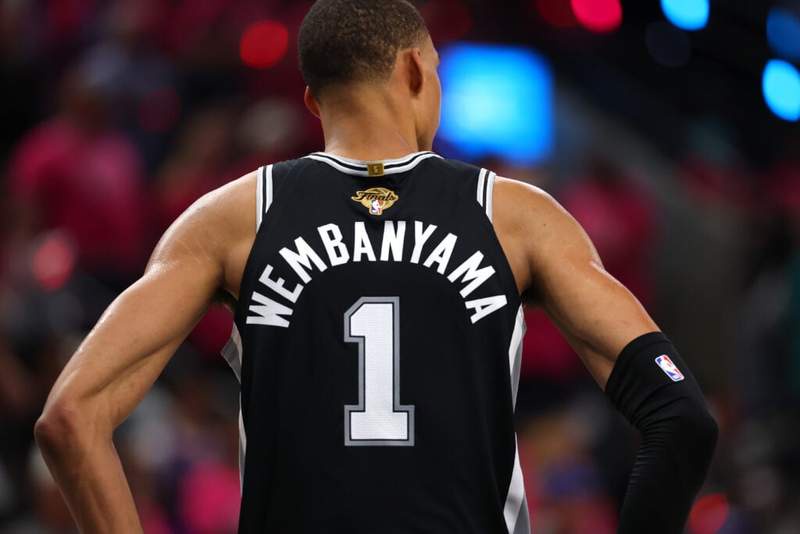 Image from: Explosive take: Magic calls out Spurs’ isolation, yet Knicks pushed them into it