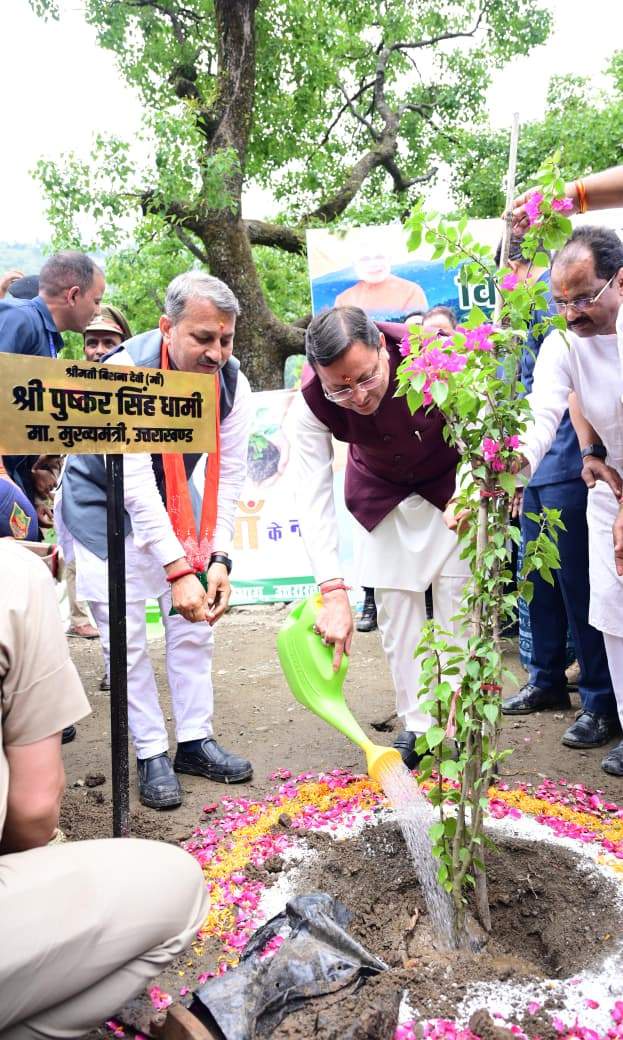 Image from: World Environment Day: Uttarakhand Chief Minister Dhami participates in lake beautification campaign at Bhimtal in Nainital