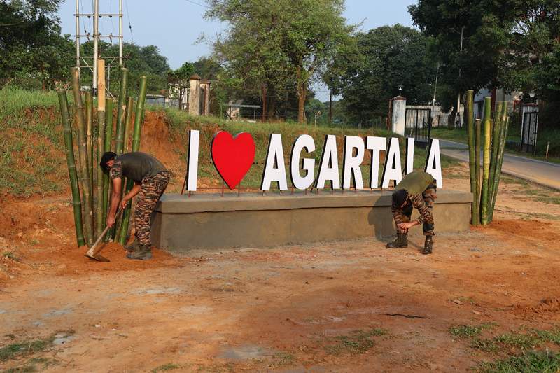 Image from: Tripura: Indian Army marks World Environment Day with mass tree plantation drive, Swachhata drive