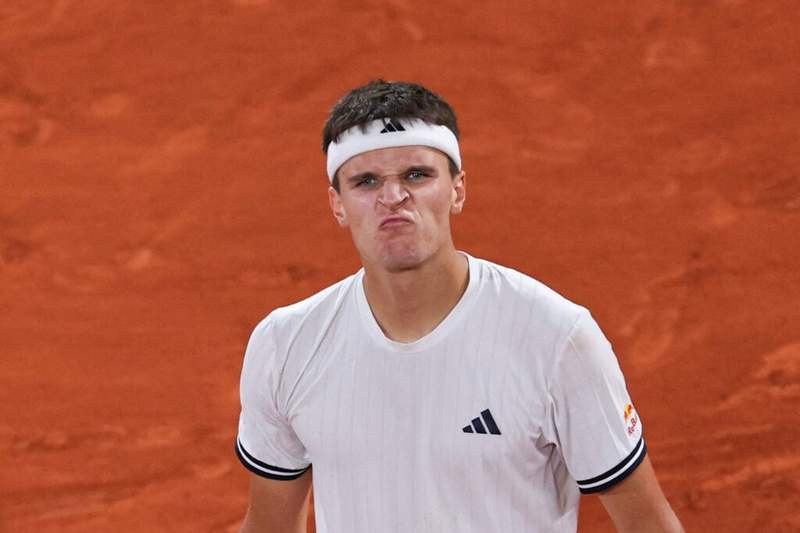 Image from: Andre Agassi says Jakub Mensik should ‘bring the mom’ at French Open