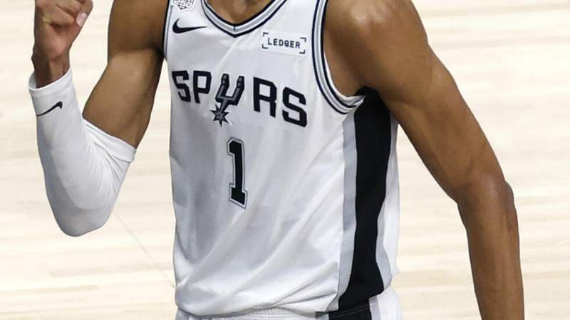 Image from: Knicks hold off Spurs 105-104 for 2-0 NBA Finals lead
