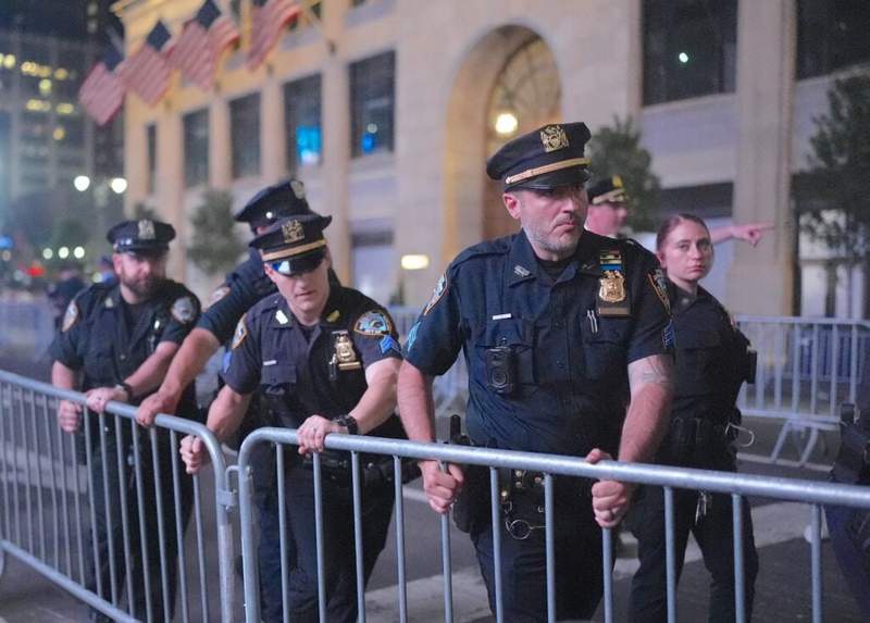 Image from: NYC police officer injured in celebrations after Knicks’ Game 2 win: 26 arrests at MSG watch party