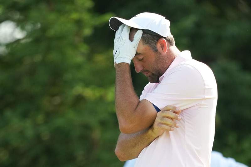 Image from: Andrew Coltart claims there was an 'obvious atmosphere' between Scottie Scheffler and his caddie on day two at Memorial